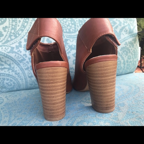 Chinese Laundry Open Toe Stacked Heel Sandal - Picture 5 of 8